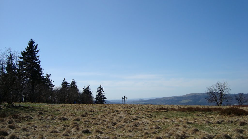 Eines der Wahrzeichen der Rhön - die Kreuzigungsgruppe by WanderGroschi & CGK