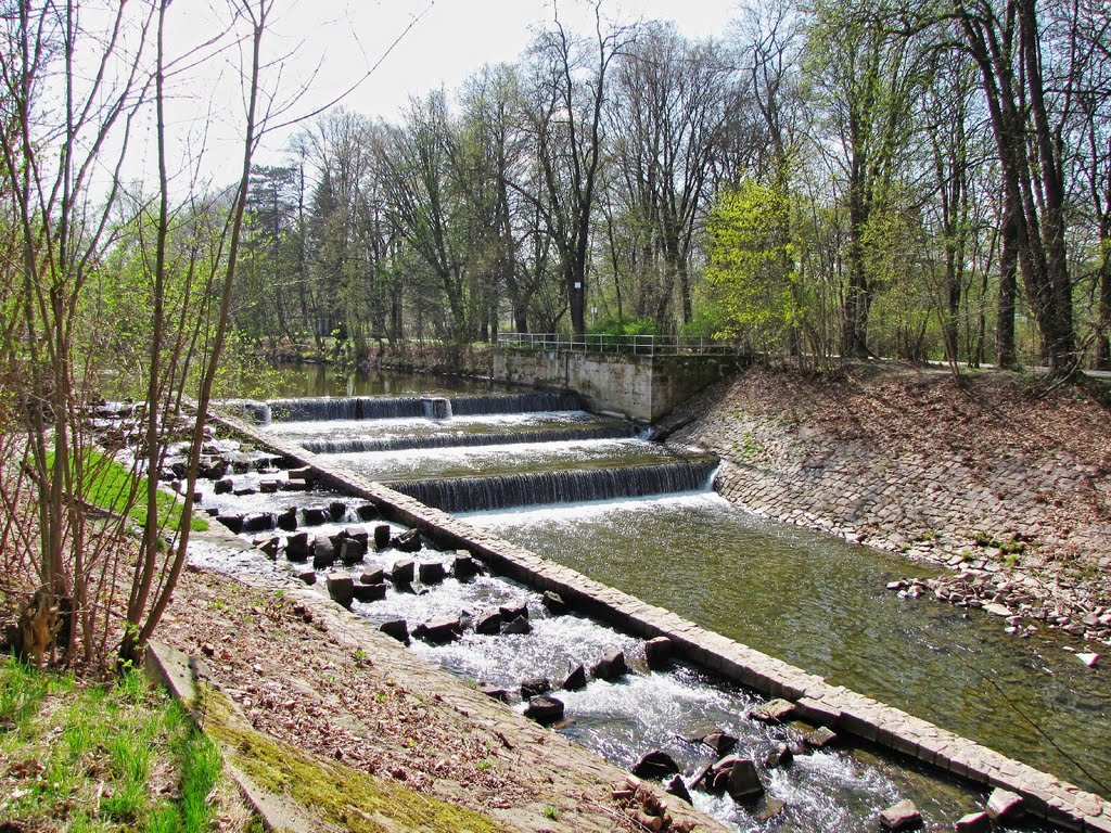 Die Chemnitz - Drei-Stufen-Wehr mit Fischtreppe (Flußaufwärts gesehen) by Rudolf Henkel