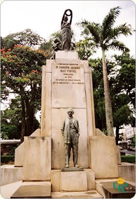 Monumento a Bias Fortes by Tiago Vidal