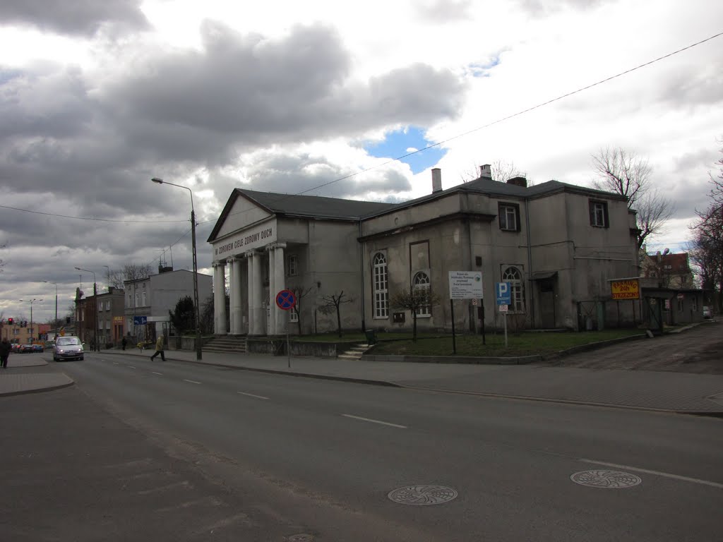 Inowrocław - ul. Szymborska , budynek organizacji sportowej założonej w 1884 roku pod nazwą" Sokolnia" by krzysztofk