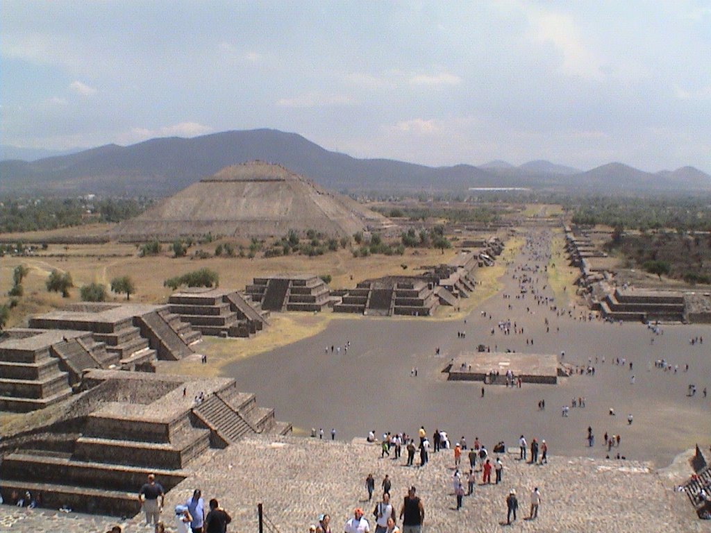 Teotihuacán -Avenue of the Dead and the Pyramid of the Sun, from the Pyramid of the Moon by Nicola e Pina Messic…