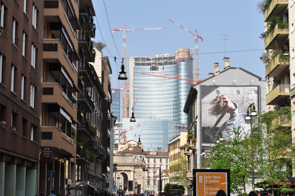 Milano Largo La Foppa / Vista verso Porta Nuova by Robi Fazio