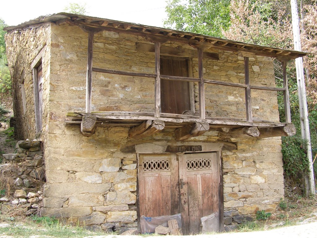 Casa em Guadramil by Manuel.Rodas