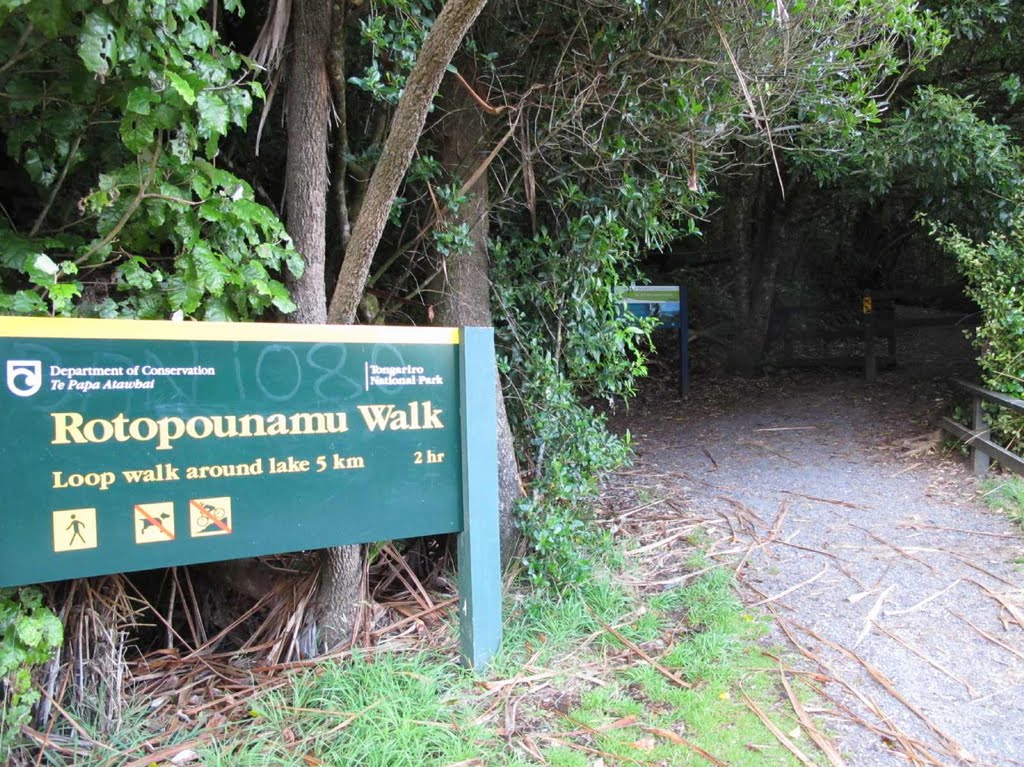 Lake Rotopounamu walk entrance by NZ Frenzy Guidebook (North) www.NzFrenzy.com