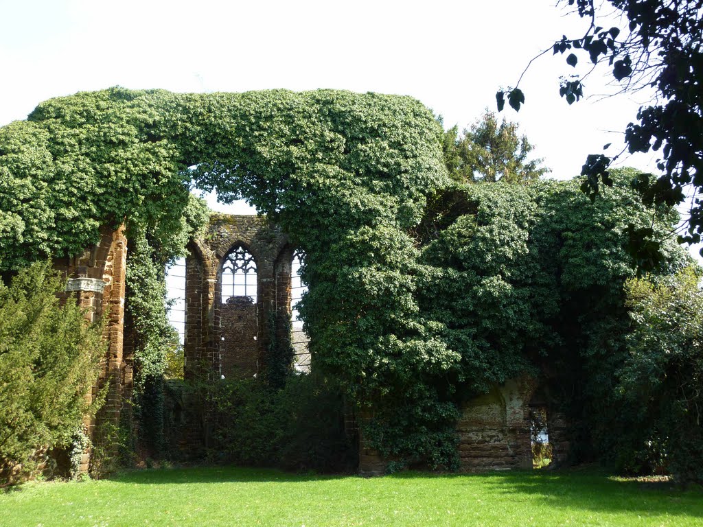 La ruine de l'église Saint-Jean-Baptiste by Françoise Klauner