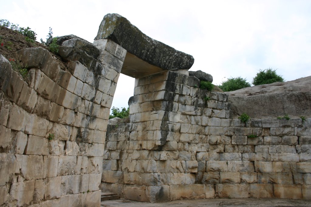 Tholos tomb at Minyan Orchomenos II by henryspencer