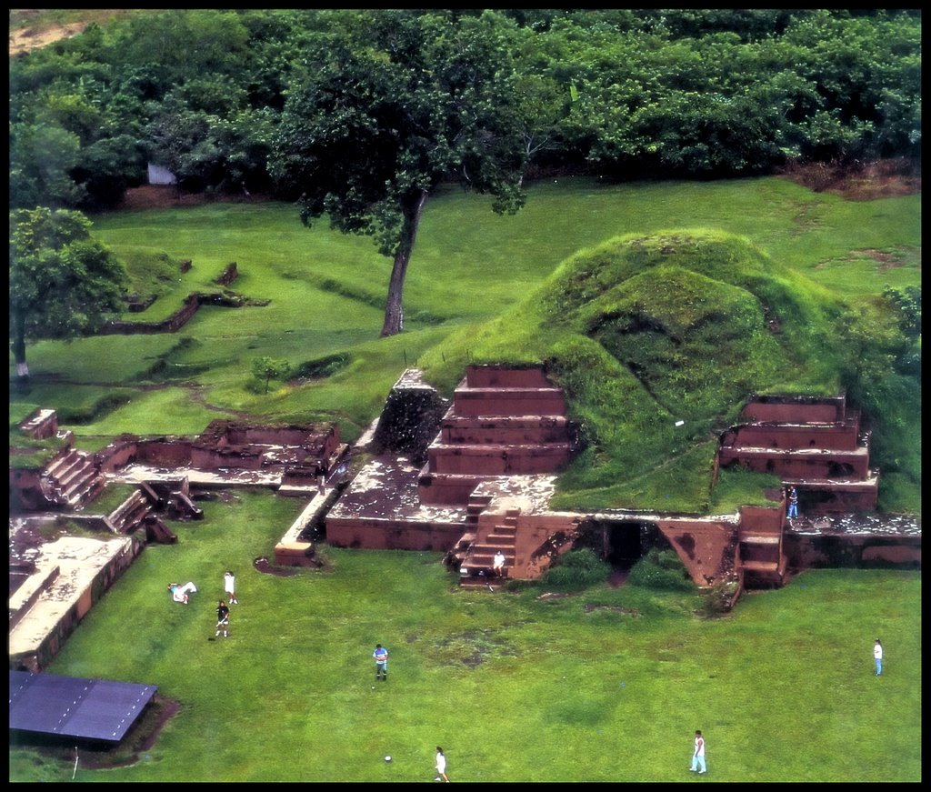 Ruinas Mayas de San Andres by Frank Benitez