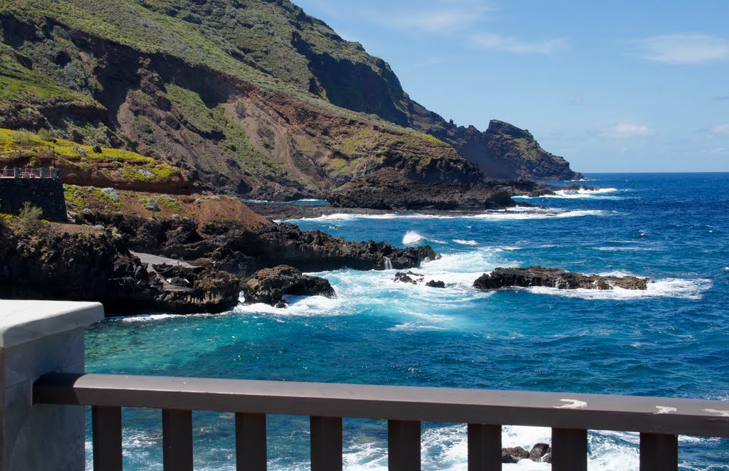 La Palma: Rocky coast in the N.E. by Gradus Hageman