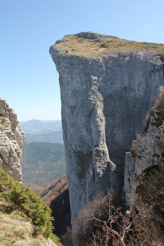 Roche Courbe (1 545m) by Nicolas Singlard