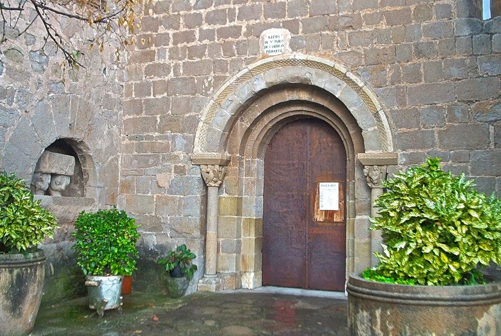 Porta de l'església de Sant Pau de Casserres by jordi domènech