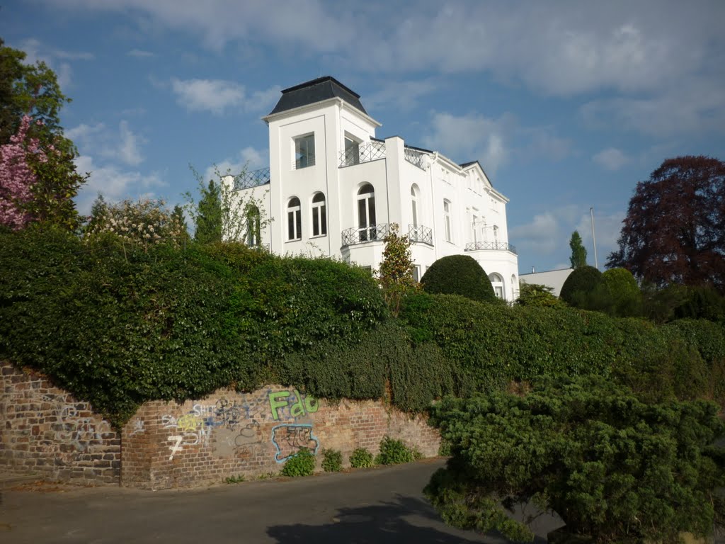 Edles Haus am Rhein, Plittersdorf, 04.2011 by D. Menjoulet