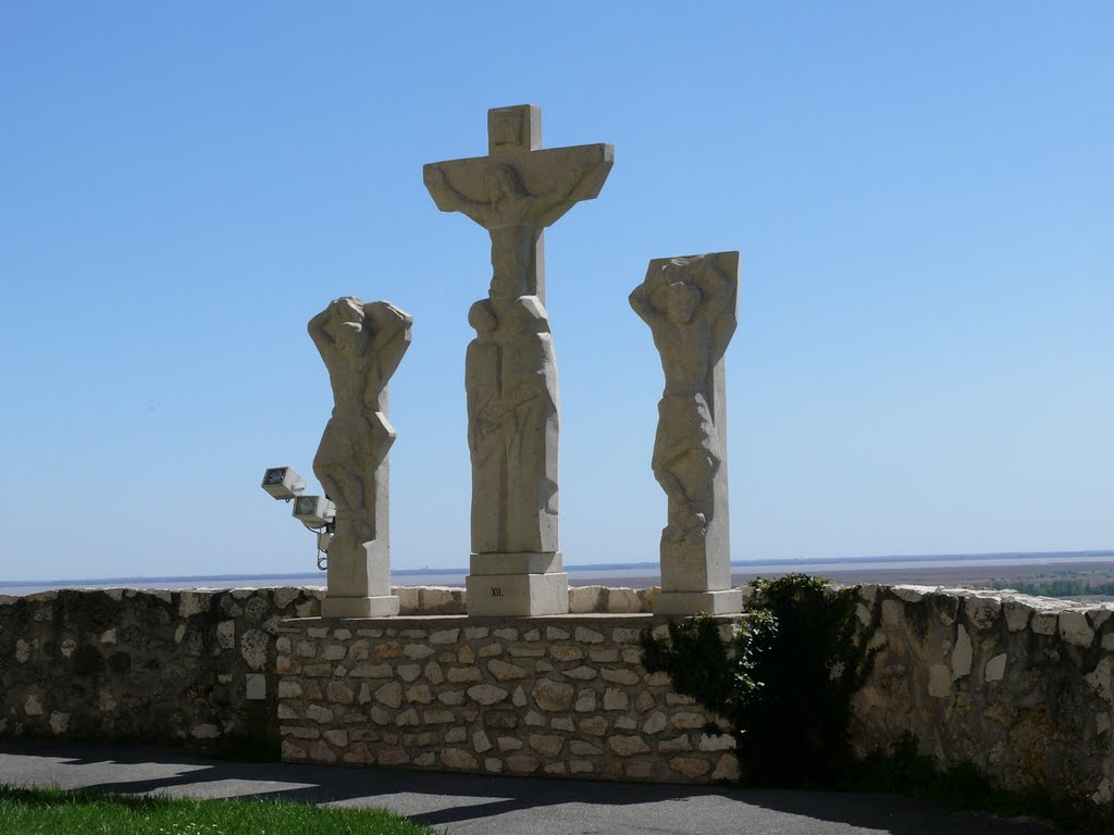 Fertőfehéregyháza templomdombján Kálvária. by gerebics lajos