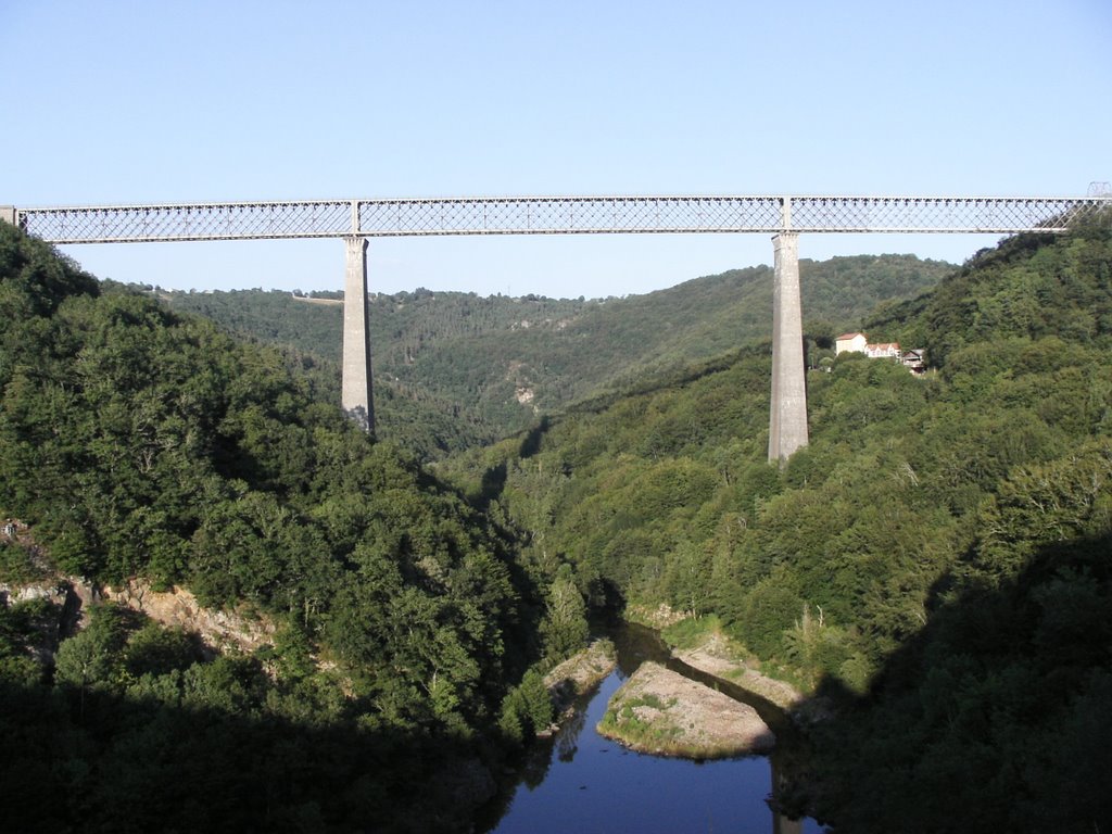 Viaduc by Ruud Verkroost