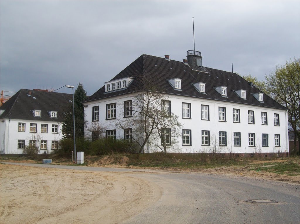 Altes Kasernengebäude by hh oldman