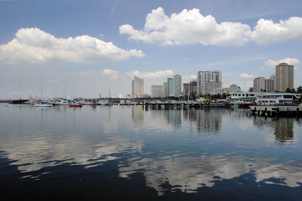 Manila Harbour by boerx