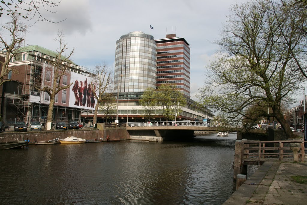 Stadhouderskade en DNB, Amsterdam. by Carl030nl