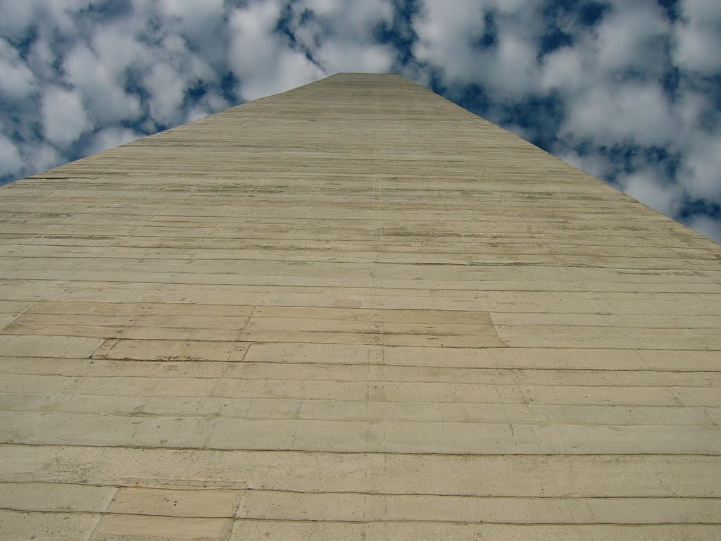 Monument near Fort Campbell by mercadoc