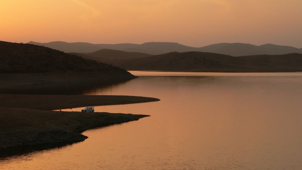 Pantano de Cíjara, cerca de Villarta de los Montes by Tio_Utu