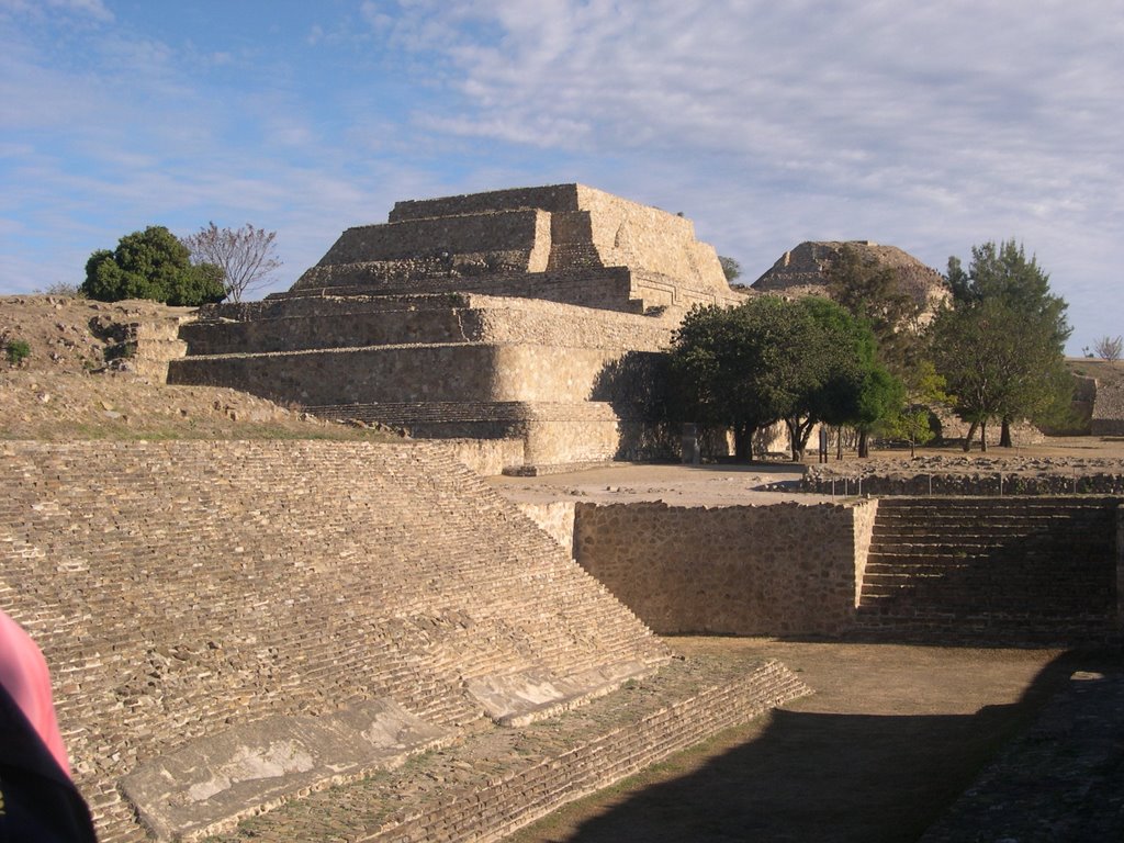 Monte Albán- Pre-Columbian archaeological site by Nicola e Pina Messico 2004