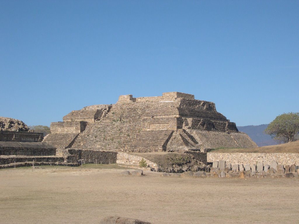 Monte Albán- Pre-Columbian archaeological site by Nicola e Pina Messico 2004