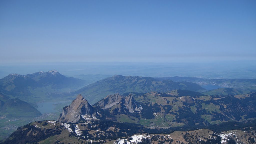 View from the paraglider over Hoch Ybrig at 2600-2900m altitude, view on the Mythen, Lauerzersee, Zugersee and Ägerisee by hubert.zumbach