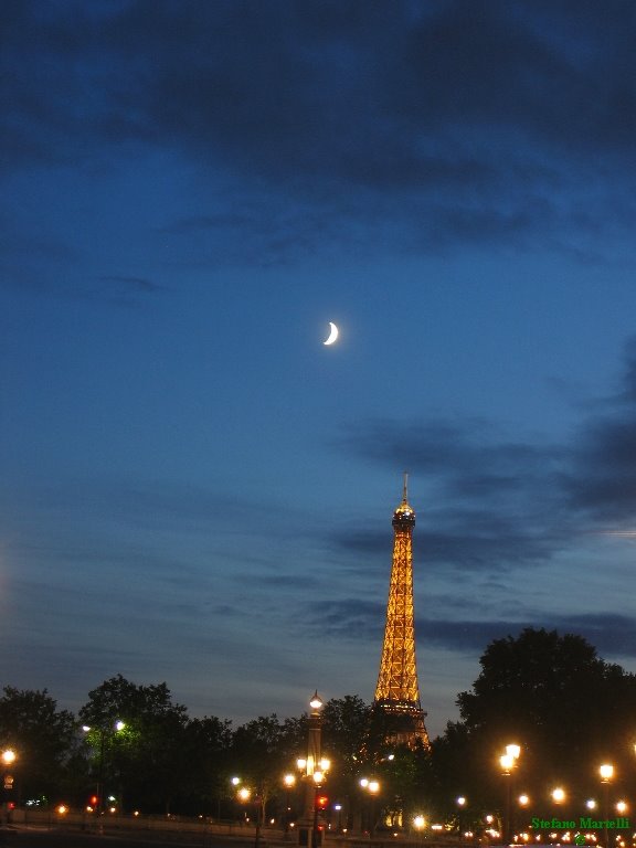 Tour Eifel from place de la Concorde - by night by Stefano Martelli