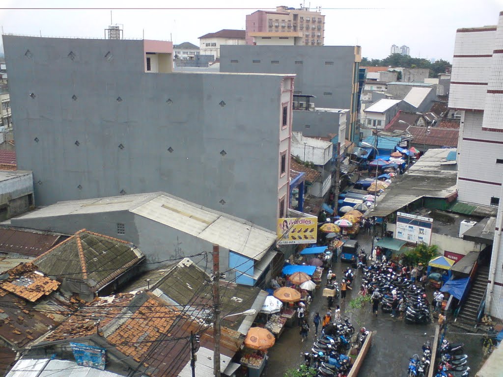 Siang Hari di Pasar Jatinegara by samnawi