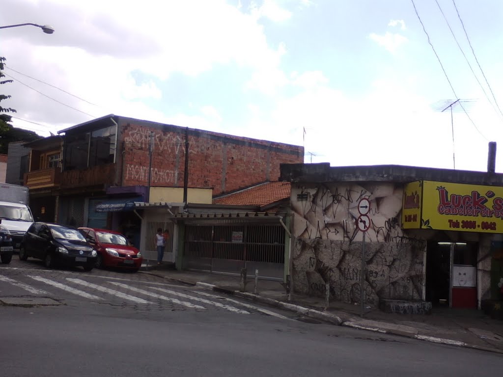 Esquina Diogo Antonio Feijó x Pedro Pinho, Jardim das Flores, Osasco by Carlos Antonio de Souza do Amarante