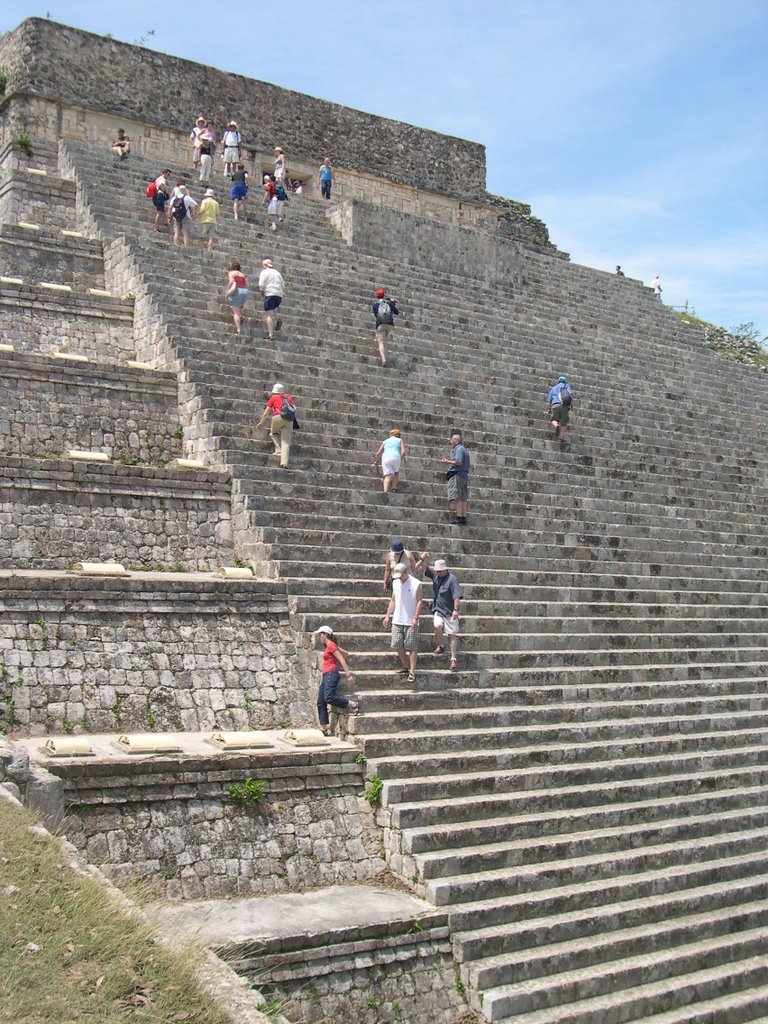 Uxmal, pre-Columbian ruined - The Great Pyramid by Nicola e Pina Messic…