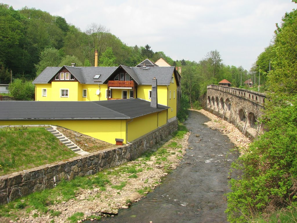 Blick zum Bahnhof Seifersdorf by Rudolf Henkel