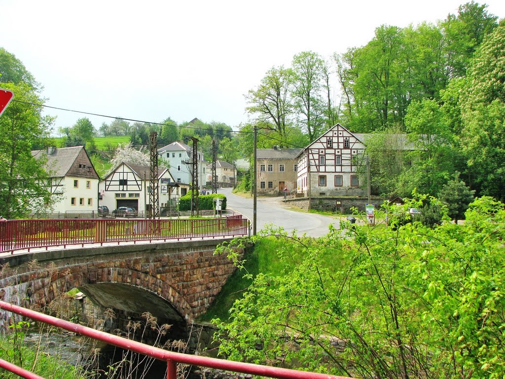 Bergstraße in Seifersdorf by Rudolf Henkel