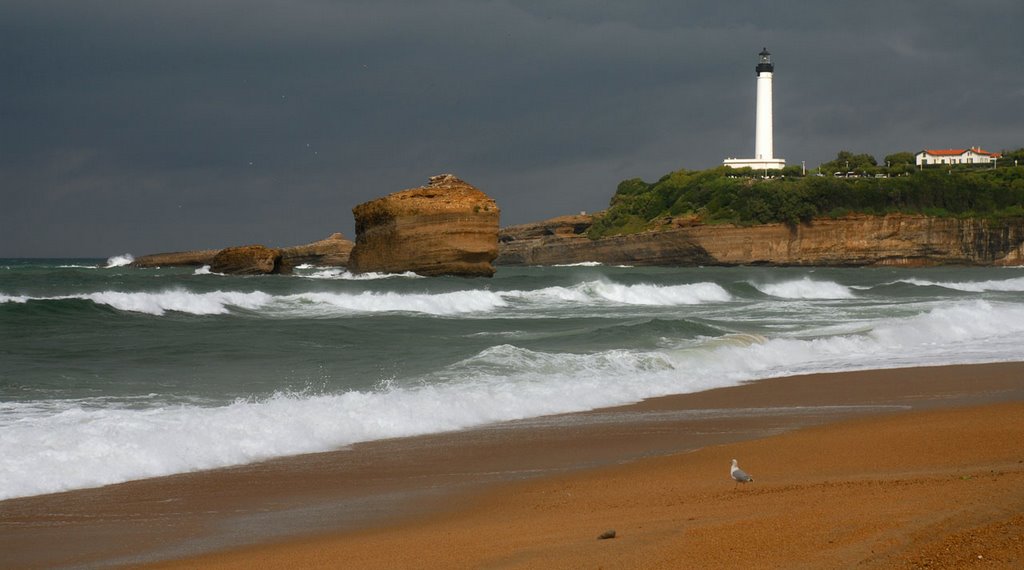 Lighthouse seen from Grande Plage, Biarritz, FR by geir-ole