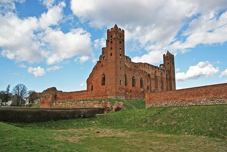 ZAMEK KRZYŻACKI W RADZYNIU CHEŁMIŃSKIM by Łukasz Świetlik