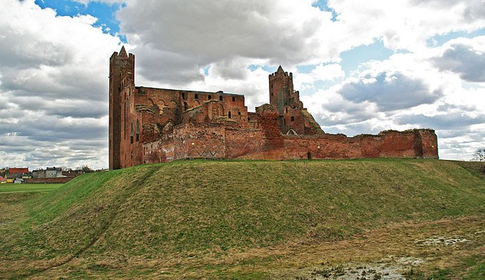 ZAMEK KRZYŻACKI W RADZYNIU CHEŁMIŃSKIM by Łukasz Świetlik