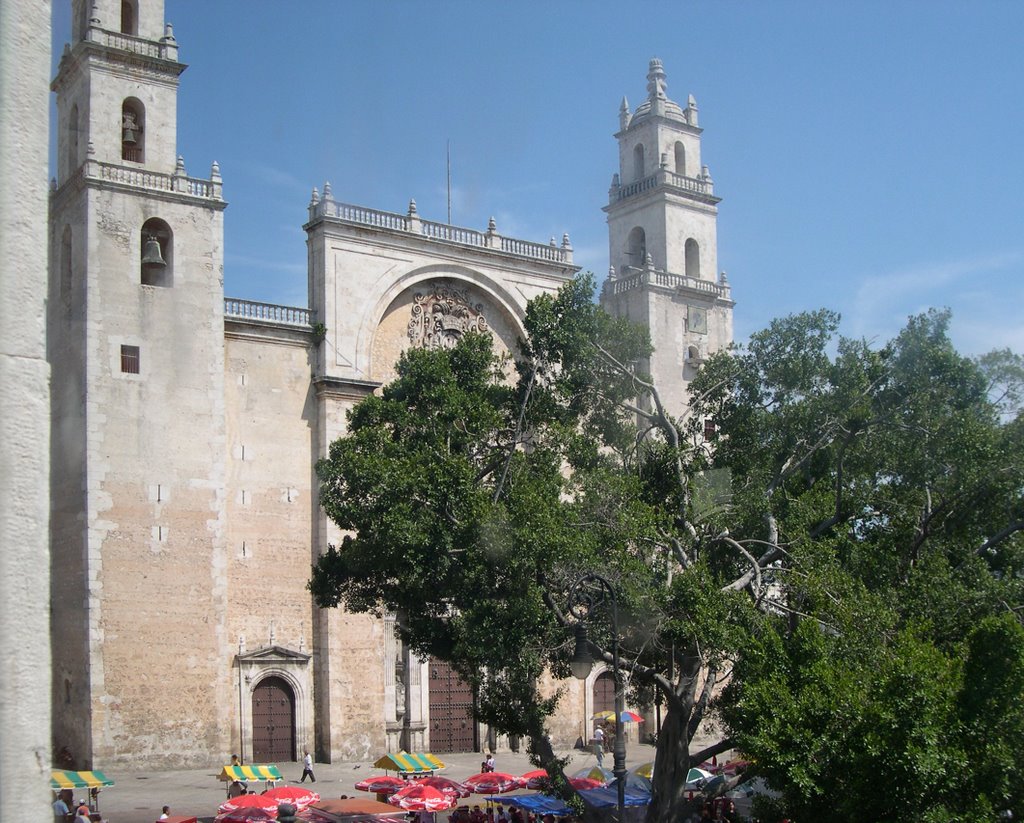 Mérida - Cathedral by Nicola e Pina Messico 2004