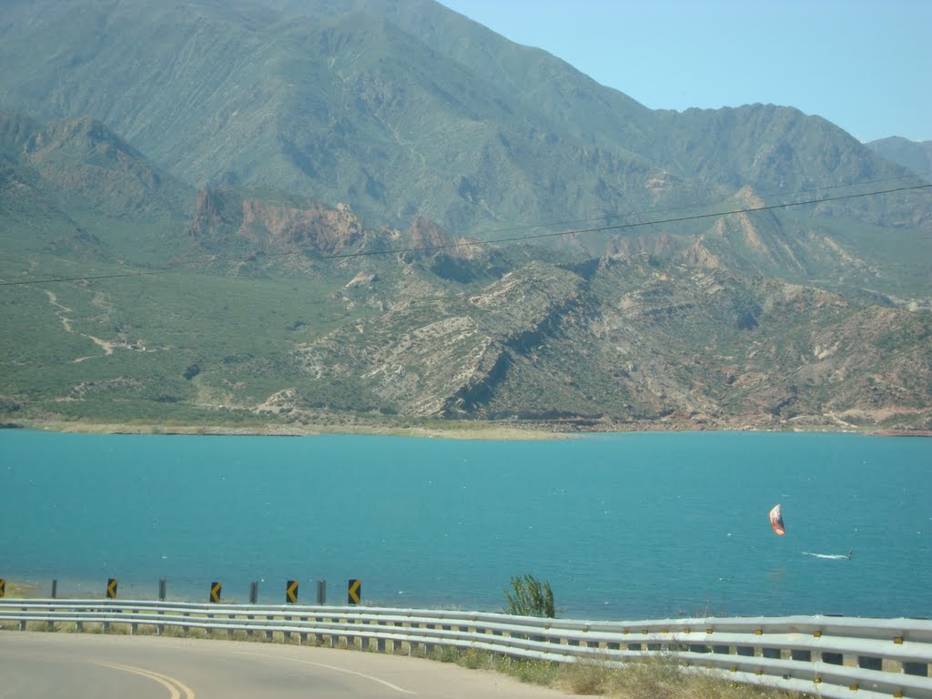 Embalse Potrerillos by lozowski