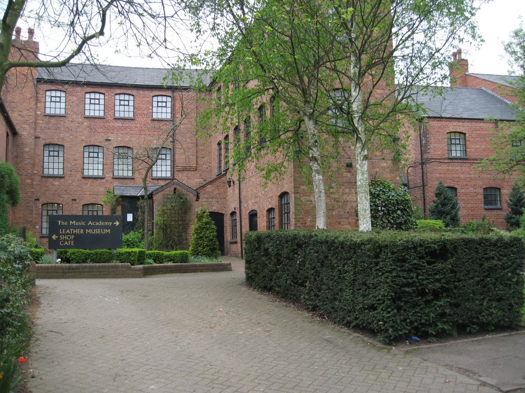 Walsall Leather Museum, and Walsall College annexe - Music Academy by JohnHW