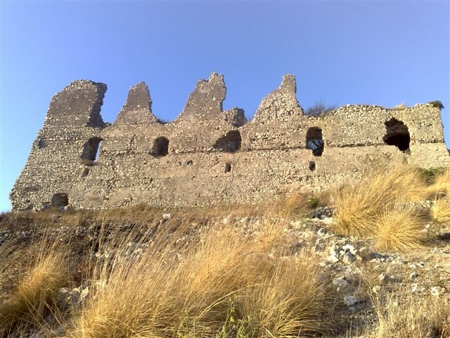 Castello lato centro by Francesco Verrengia