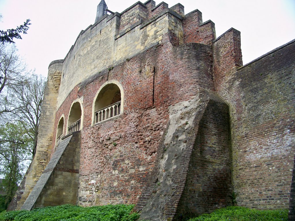 Kasteel horn met steunberen by Ted Potters