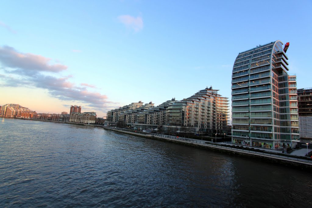 Near :Reach ,Battersea, River Thames, upon Wandsworth Bridge Road by abuhammad