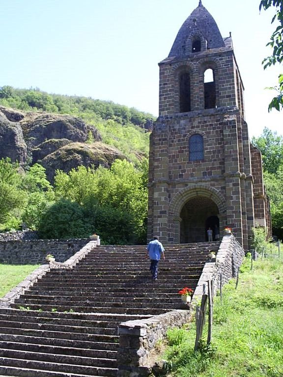 Sainte Marie des Chazes,en bordure de l'Allier by elisette