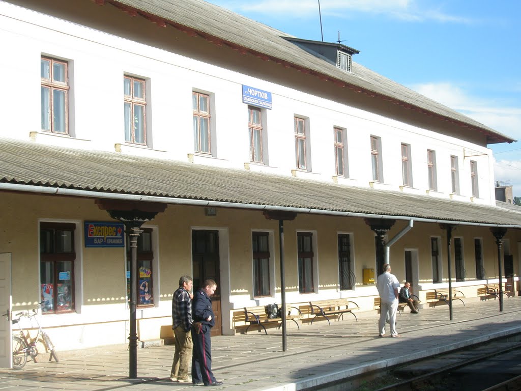 Вокзал залізничної станції Чортків/railway terminal of station Chortkiv by Толец