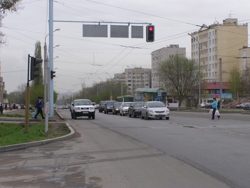 Улица Мамуш-улы круто уходит вниз/Street Mamush-uly steeply down by Сергей Алесковский