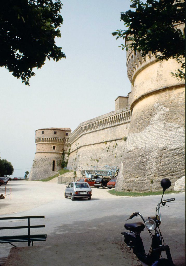 San Leo la Rocca costruita in epoca romana fu rimodernato nel 1479 da Francesco di Giorgio Martini (Siena 1439 - 1526) foto scattata nel 1988 by Salvatoreric