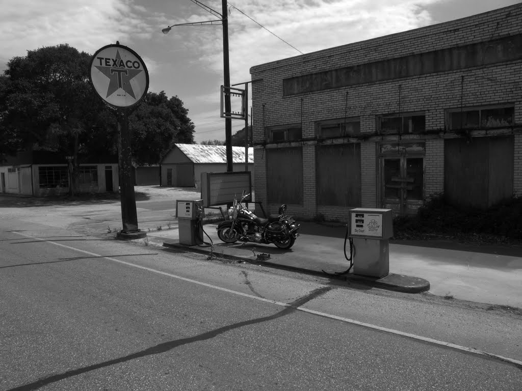 Texaco Wallis TX by J.Weissman