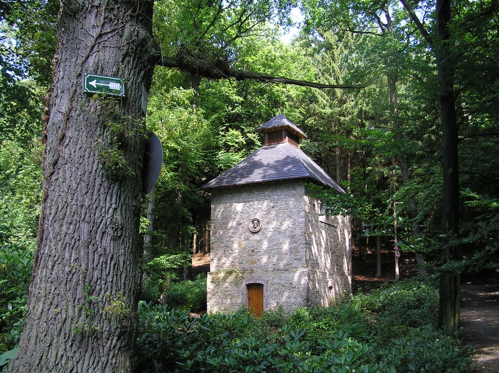 Kapelle im Landschaftsgarten Kammerbusch 1 by Werner Meyer