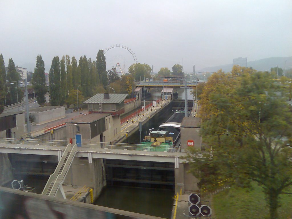 Stuttgart Bad Cannstatt Schleuse mit Blick auf den Cannstatter Wasen by ©schw@bendude