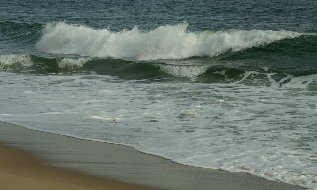 Surf at Newcomb by massbat