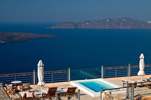 Hotelpool mit Blick auf die Caldera by Matthias Bruckschloe…