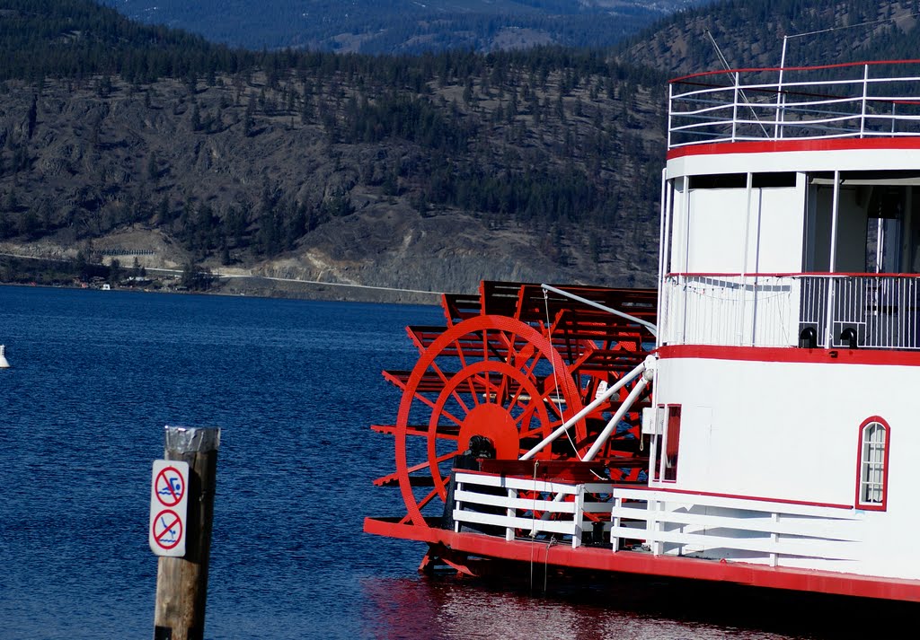 Paddlewheel of the SS Fintry Queen, Kelowna by Swerver